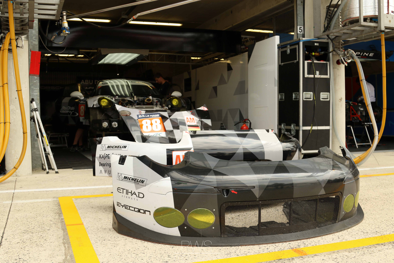 Illustration for article titled Le Mans Pits and Paddock